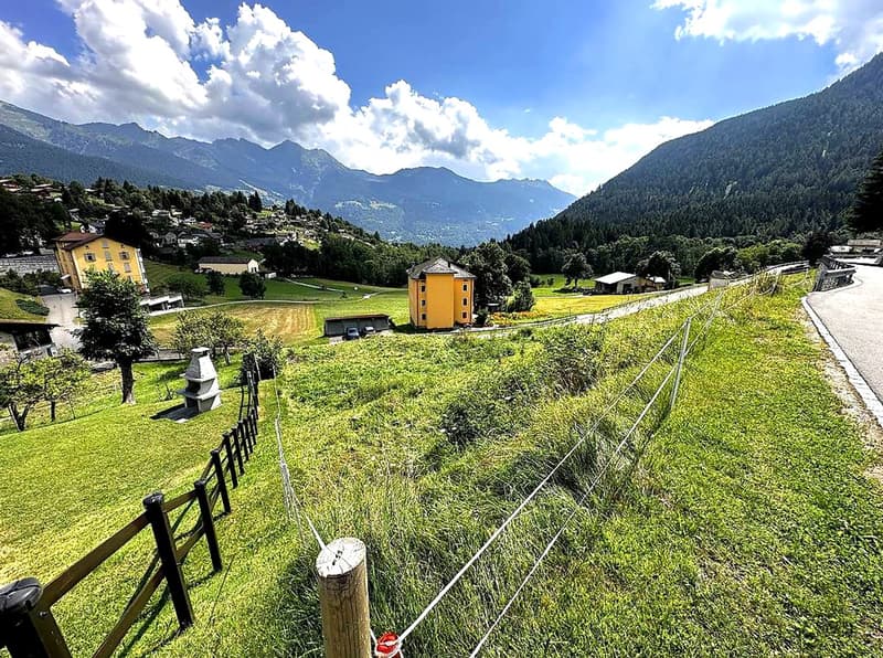 Interesting building land with panoramic view and ample space.