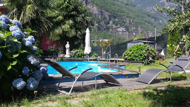 Grande villa de 9 pièces avec piscine et grand jardin (2)
