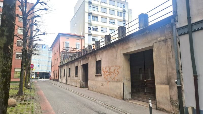 Zentrales Einkommenshaus zur Renovierung mit genehmigter Lizenz (3)