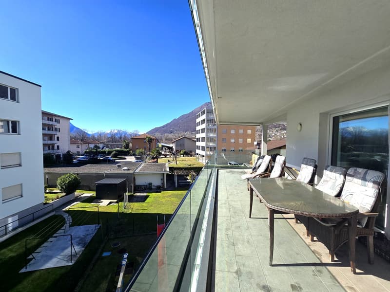 Schönes 4,5-Zimmer-Wohnung im modernen Stil mit großer überdachter Terrasse. (4)