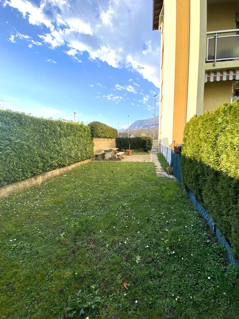Schöne 3,5-Zimmer-Wohnung, teilweise renoviert, mit überdachtem Balkon. (9)
