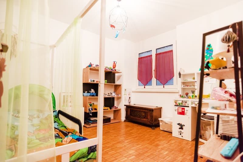 Bel appartement 4,5 pièces avec grande terrasse couverte en excellent état. (7)