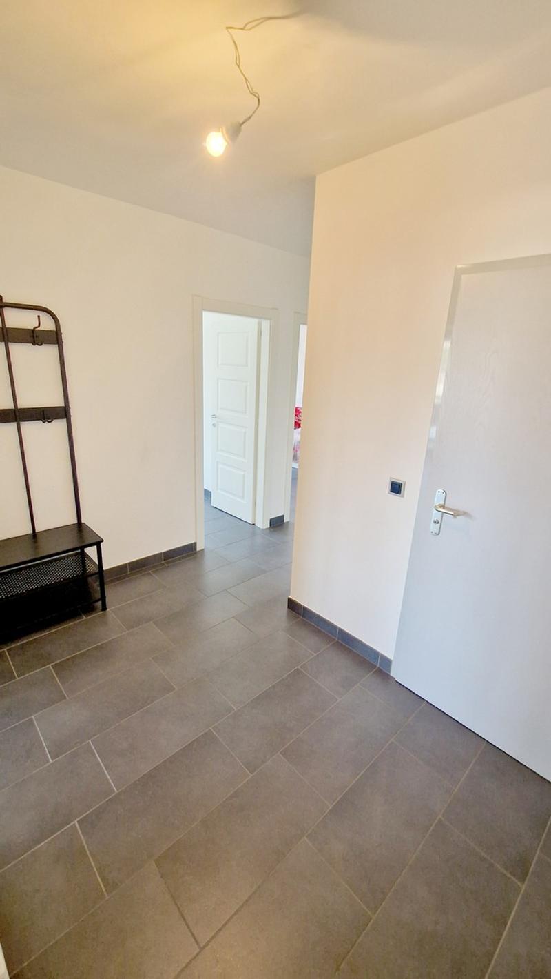 Schönes 3,5-Zimmer-Panoramawohnung im modernen Stil komplett renoviert (10)