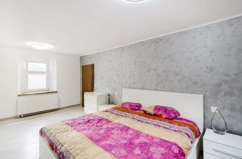 House with 3.5, 2.5 rooms, independent studio, garden and balconies. (4)