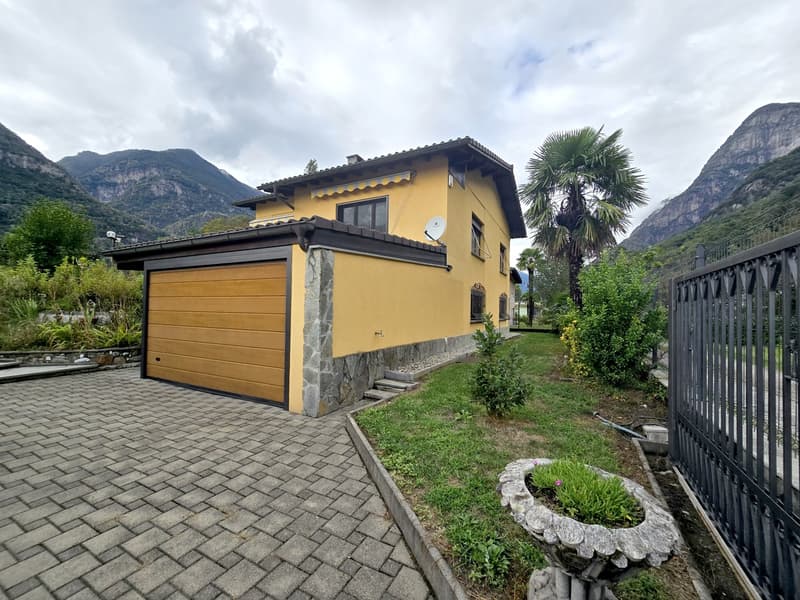 Schöne Doppelhaushälfte 3,5 und 2,5 Zimmer, renoviert mit Garten (3)