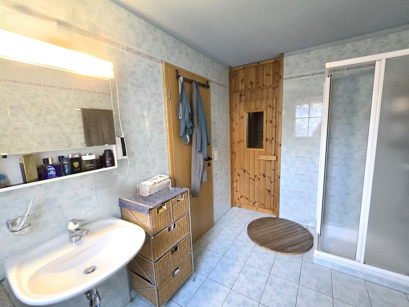 Prächtige 5,5-Zimmer-Villa mit großem Garten in einer grünen Umgebung. (12)