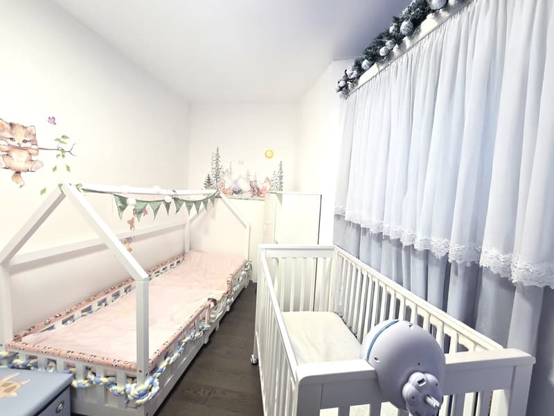 Schöne 4,5-Zimmer-Wohnung im modernen Stil mit großer überdachter Terrasse. (6)