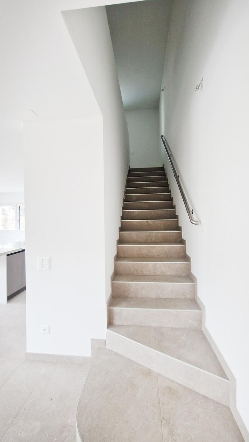 Maison 4,5 pièces dans une maison bifamiliale avec jardin privé. (5)