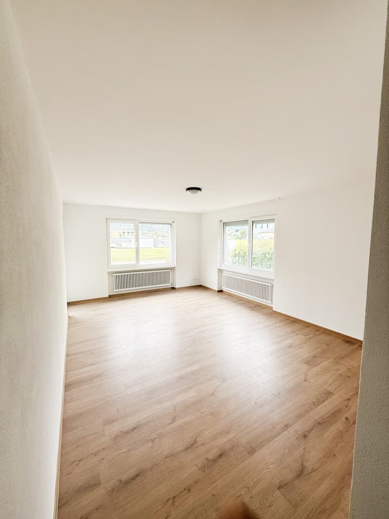 Raffiniertes 3,5-Zimmer-Apartment mit Terrasse in mittlerem bis hohem Standard (3)