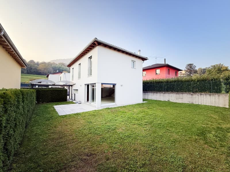 Raffiniertes modernes Haus 4,5 mit gepflegtem Garten, Kamin und Taverna (1)