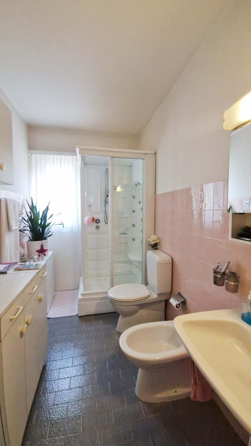 Großes 9-Zimmer-Einfamilienhaus mit Garten, Spa und Grotte (13)