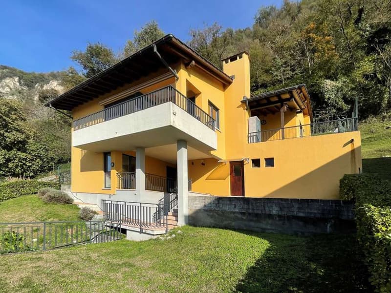 Einfamilienhaus mit 7,5 Zimmern, Garten und Panoramaterrassen (1)