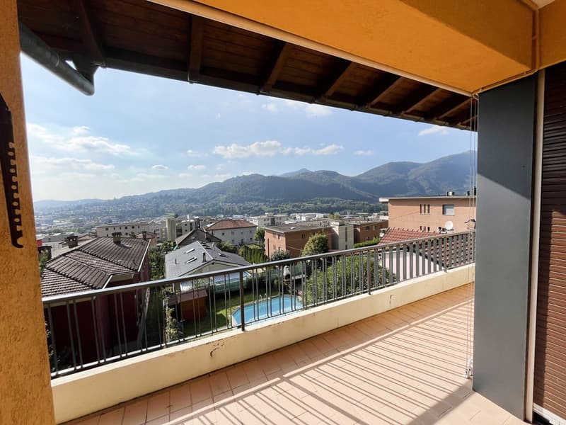 Einfamilienhaus mit 7,5 Zimmern, Garten und Panoramaterrassen (5)