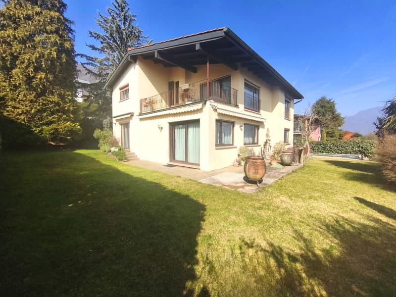 Prächtige Panoramavilla 8,5 mit großen Räumen und wunderschönem Garten. (1)