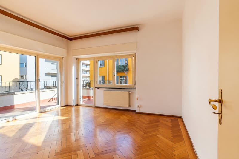 Interesting 3.5-room apartment with balcony in a well-kept building with only five units. (1)