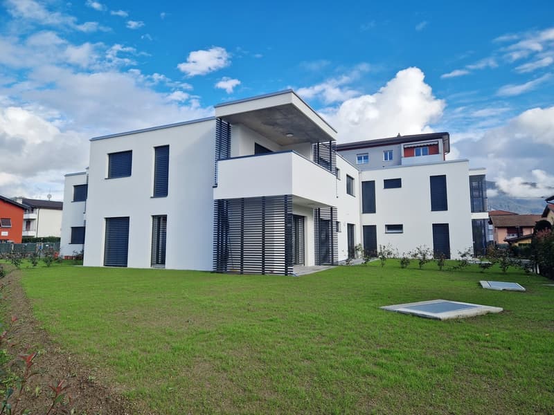 New modern 3.5-room apartment with two covered parking spaces, ready for immediate occupancy. (1)