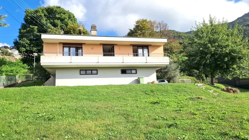 Beautiful independent house 4.5 with garden and stunning open view. (12)