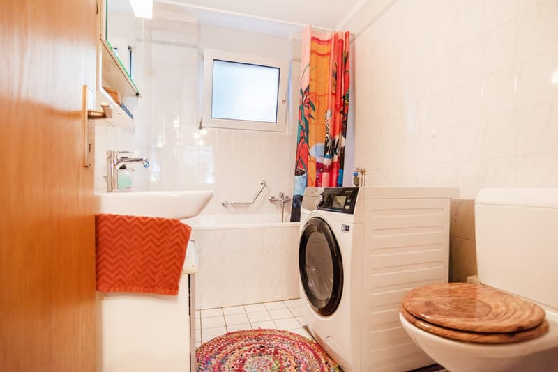 Beautiful 4.5-room apartment with large covered terrace in excellent condition. (8)
