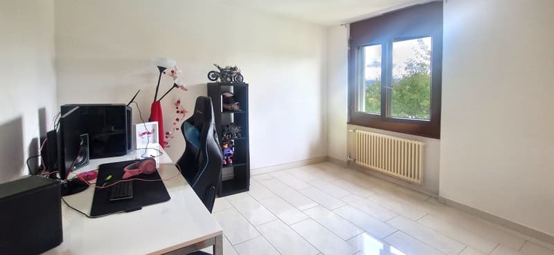 Modern spacious 4.5-room apartment with covered terrace and balcony, renovated. (5)