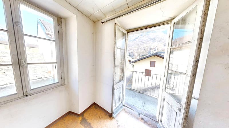 Maison historique fascinante 5,5 à rénover avec vue sur les montagnes (8)