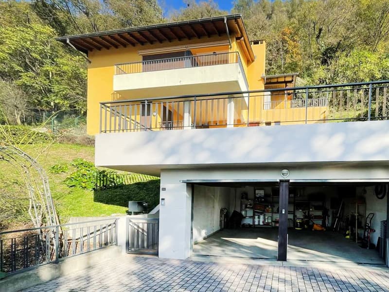 Einfamilienhaus mit 7,5 Zimmern, Garten und Panoramaterrassen (12)