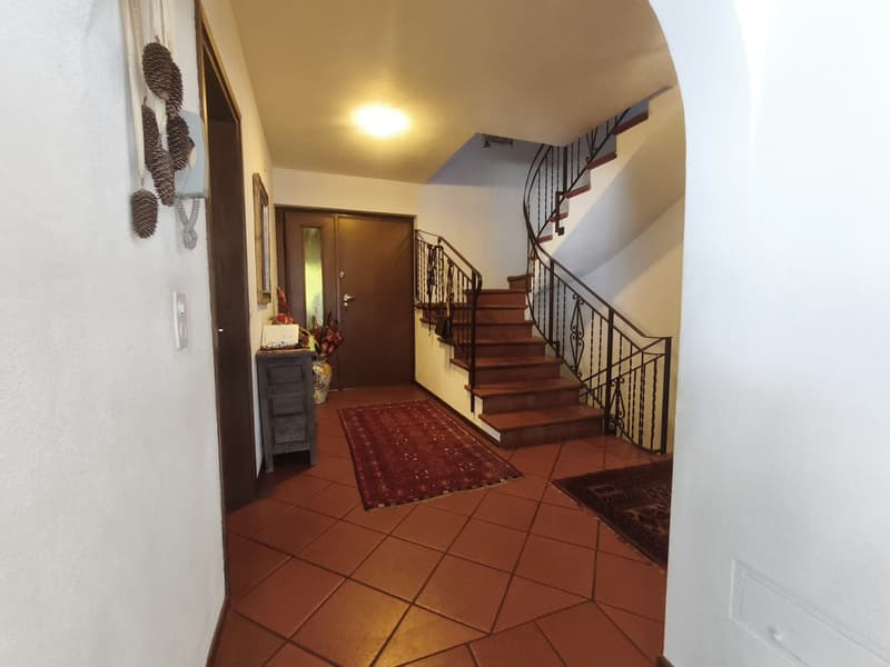 Magnifica villa panoramica 8,5 con ampi spazi e meraviglioso giardino. (11)