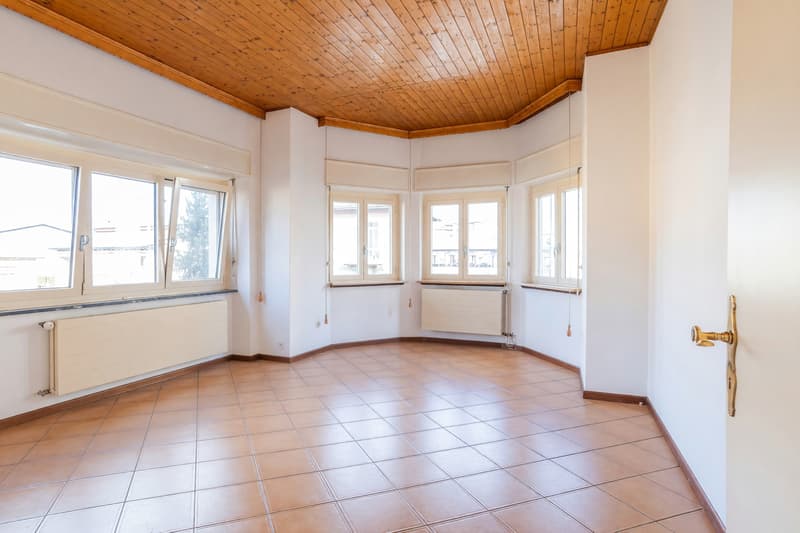 Appartement 3,5 pièces intéressant avec balcon dans une résidence soignée de seulement cinq unités. (3)