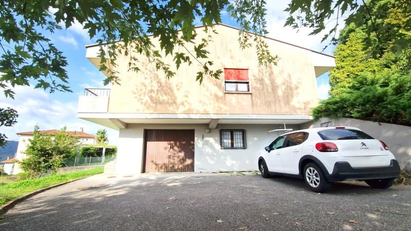 Belle maison indépendante 4,5 avec jardin et vue ouverte merveilleuse. (1)