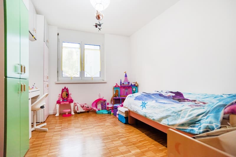 Bel appartement 4,5 pièces avec grande terrasse couverte en excellent état. (6)