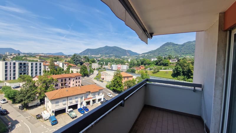 Bel appartement 3,5 pièces panoramique complètement rénové dans un style moderne. (4)