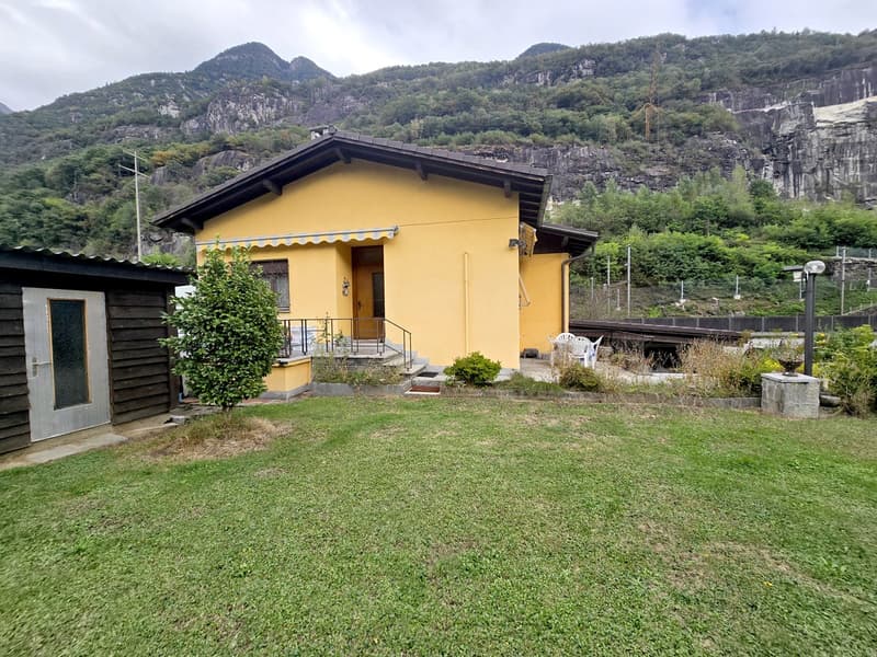 Schöne Doppelhaushälfte 3,5 und 2,5 Zimmer, renoviert mit Garten (2)