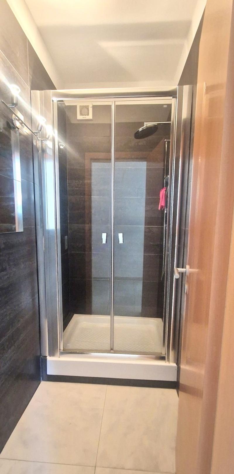 Appartement moderne spacieux 4,5 pièces avec terrasse couverte et balcon (8)