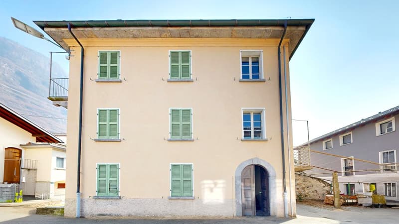 Maison historique fascinante 5,5 à rénover avec vue sur les montagnes (1)