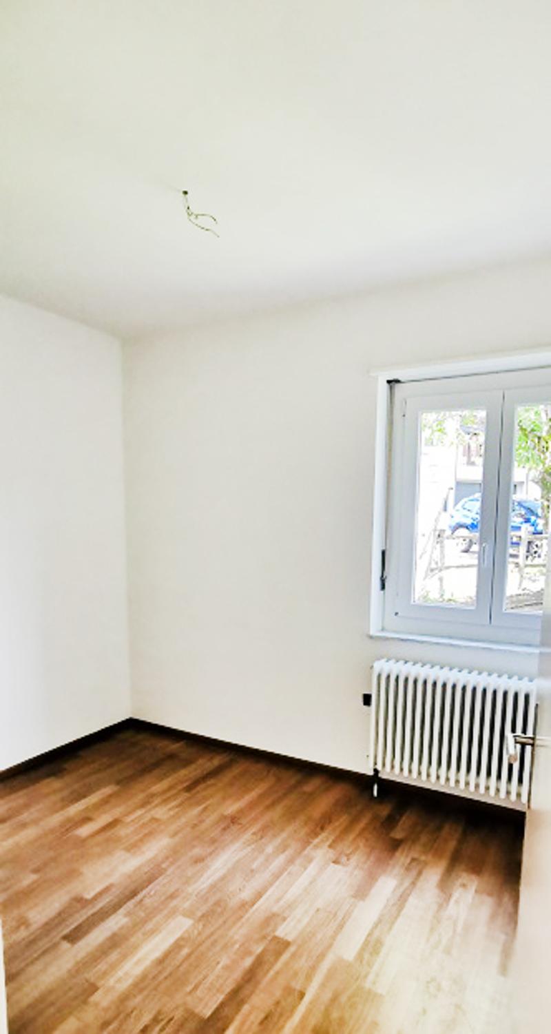 Maison de 5,5 pièces en phase de rénovation avec cheminée et terrasse. (8)