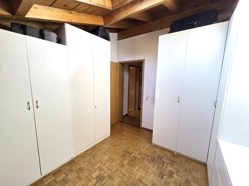 Prächtige 5,5-Zimmer-Villa mit großem Garten in einer grünen Umgebung. (9)