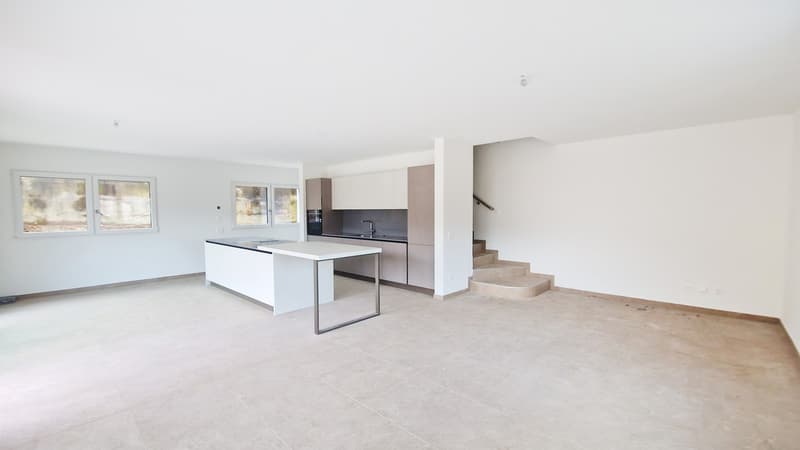 Haus mit 4,5 Zimmern in einem bifamiliaren Kontext mit eigenem Garten. (2)