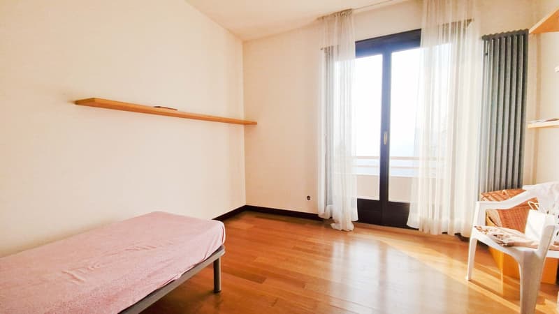 Einfamilienhaus 7,5 mit großem Garten und offenem Blick in Vacallo (11)
