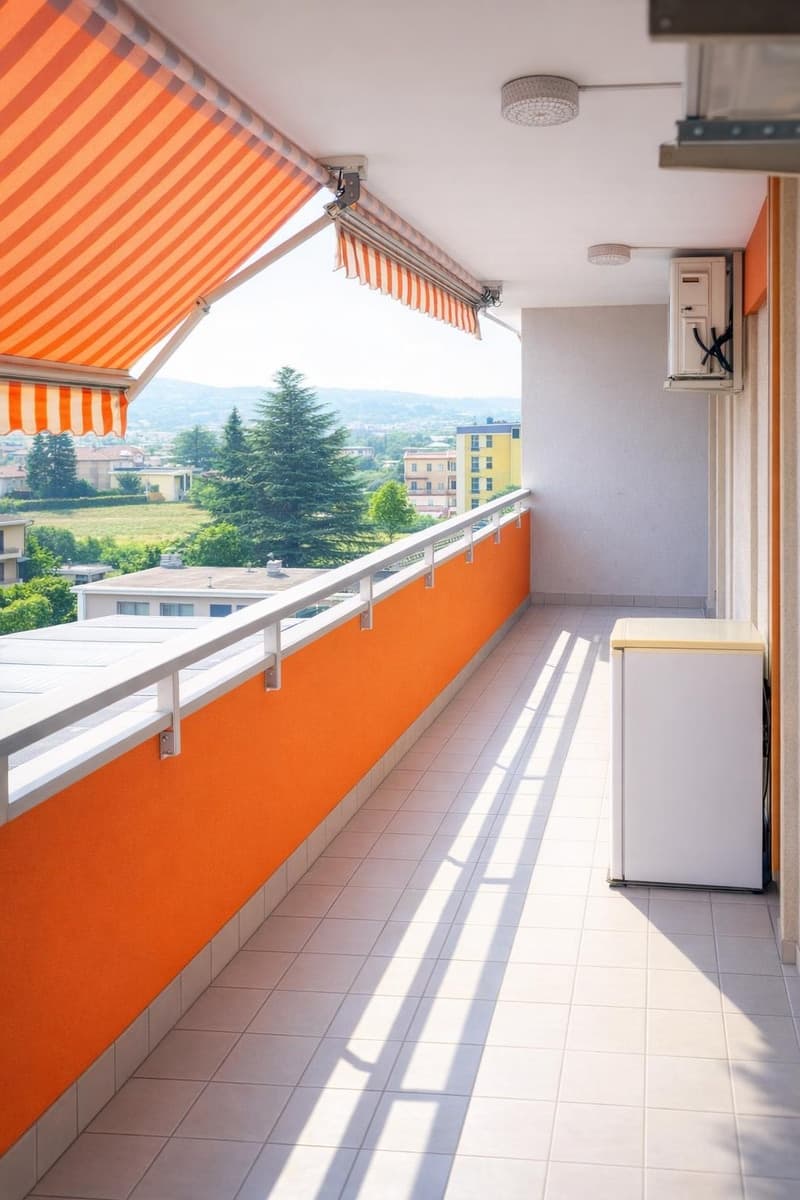 Sixième étage 4,5 rénové avec très grande terrasse panoramique. (10)