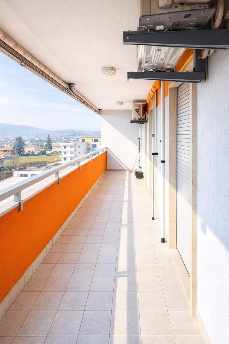 Sixième étage 4,5 rénové avec très grande terrasse panoramique. (4)