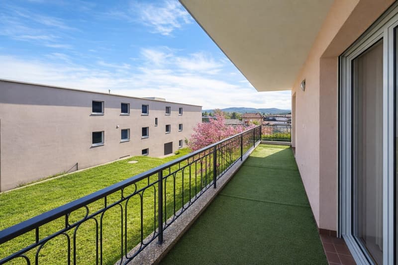 Semi-detached house 4.5 and 4.5 with garden, three terraces and large attic. (5)