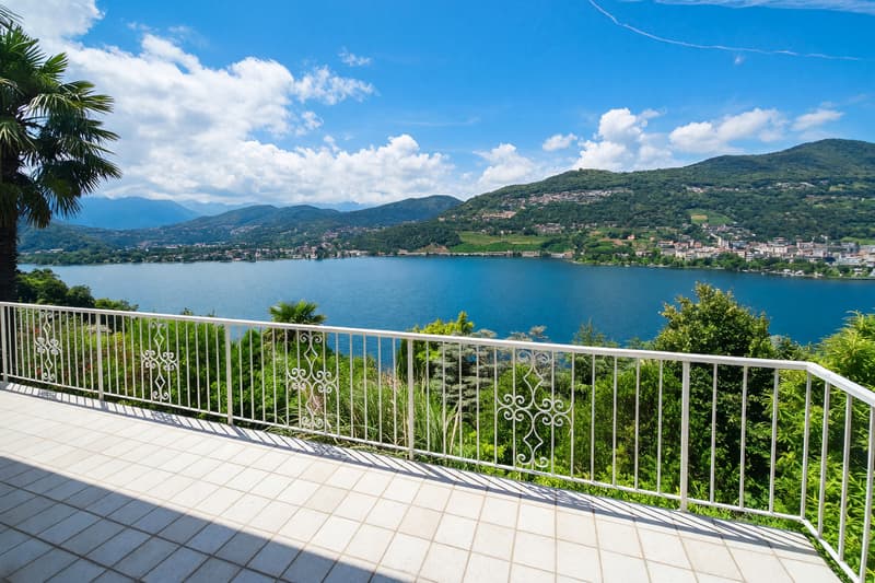 Zweifamilienhaus mit 7 Zimmern und Seeblick, Terrasse und Garten (5)