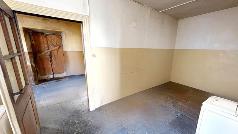 Faszinierendes historisches Haus 5,5 mit Bergblick zu renovieren (7)