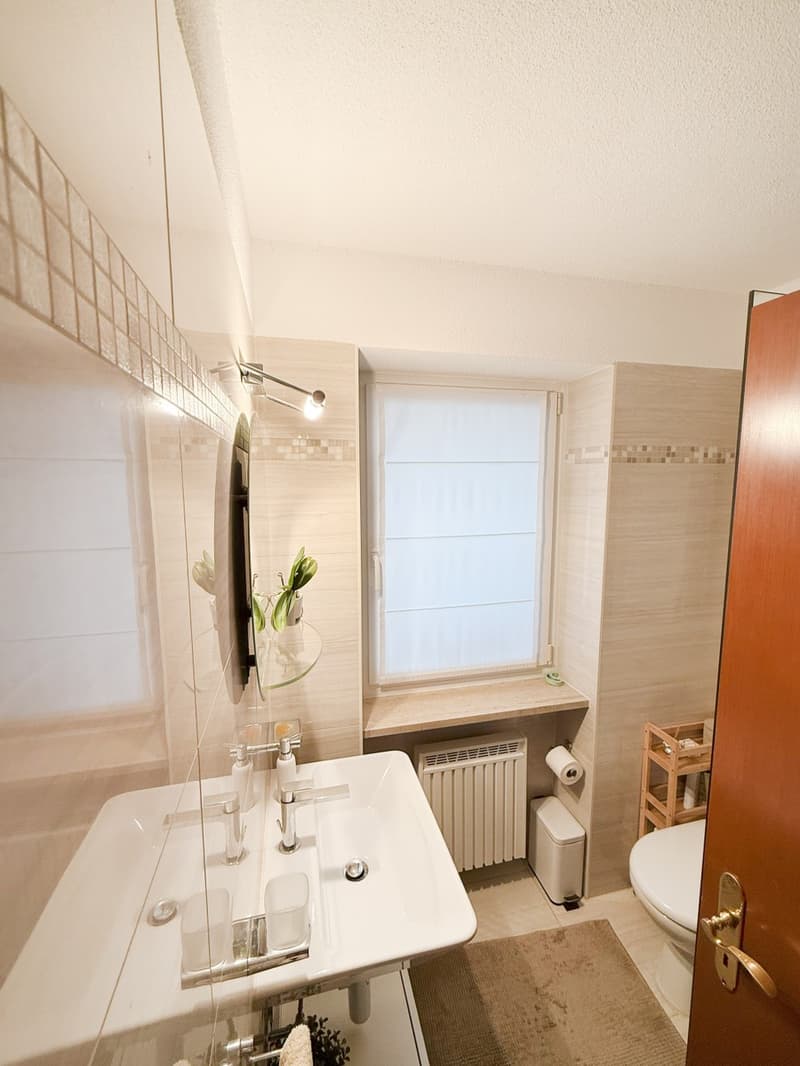 Beautiful 6.5 room house renovated to a medium to high standard with a garden. (12)
