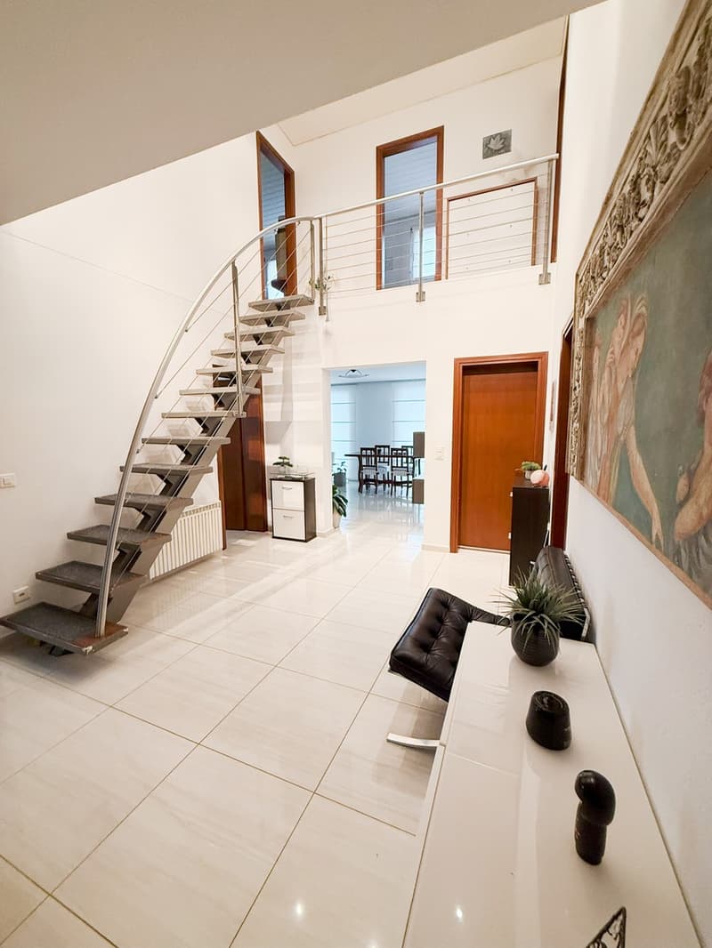 Beautiful 6.5 room house renovated to a medium to high standard with a garden. (5)