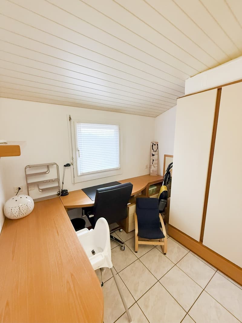 Beautiful 6.5 room house renovated to a medium to high standard with a garden. (10)