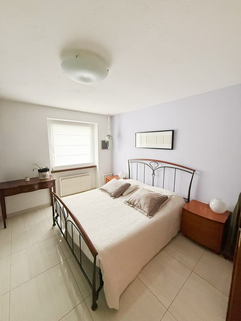 Belle maison 6,5 pièces rénovée en moyenne à haute gamme avec jardin. (6)