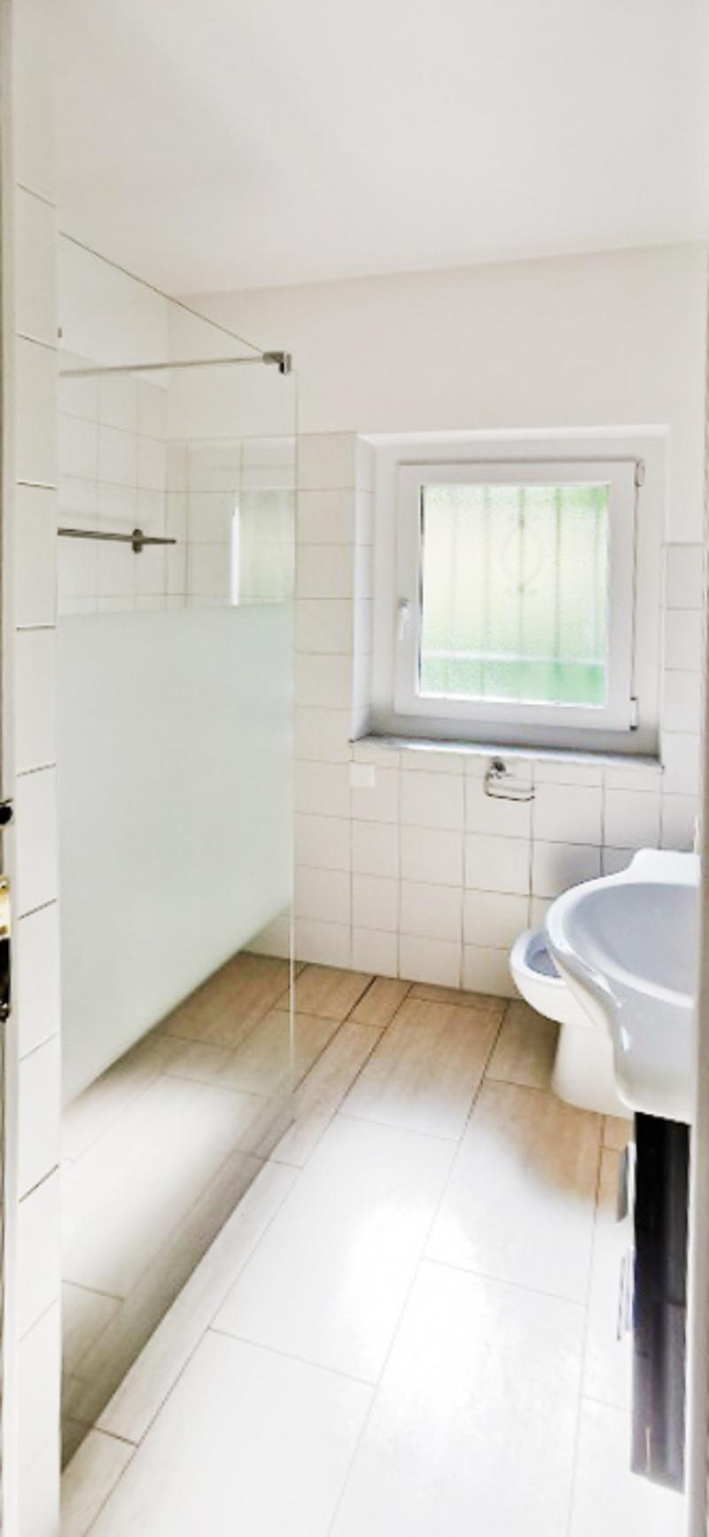 Maison de 5,5 pièces en phase de rénovation avec cheminée et terrasse. (11)