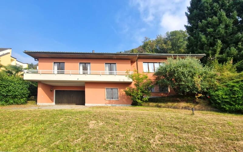 Maison unifamiliale 7,5 avec grand jardin et vue ouverte à Vacallo (1)