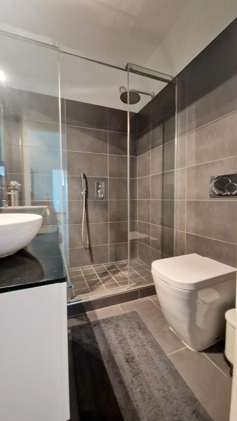 Bel 3,5 panoramico completamente ristrutturato in stile moderno. (13)