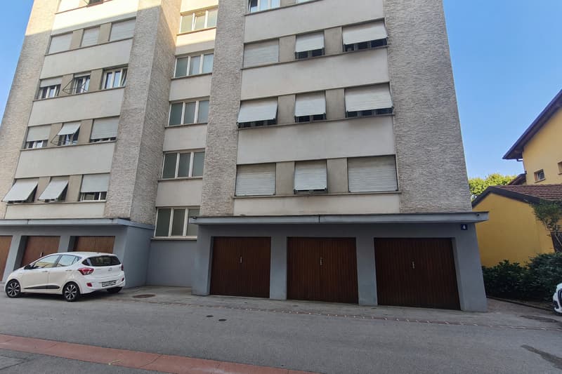 Geräumige 4,5-Zimmer-Wohnung mit zwei Terrassen, schöner Aussicht und separater Küche (11)